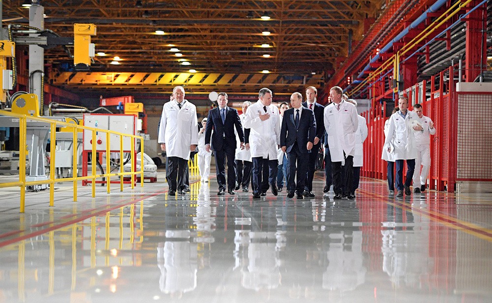 Президент России Владимир Путин посетил ПАО "Челябинский трубопрокатный завод"