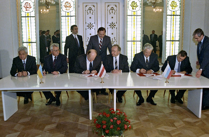 Церемония подписания Соглашения о ликвидации СССР и создании СНГ