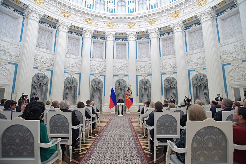 Президент России Владимир Путин во время вручения госпремий в Кремле 