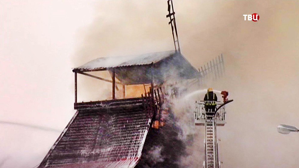 Пожар на строительном рынке "Мельница"