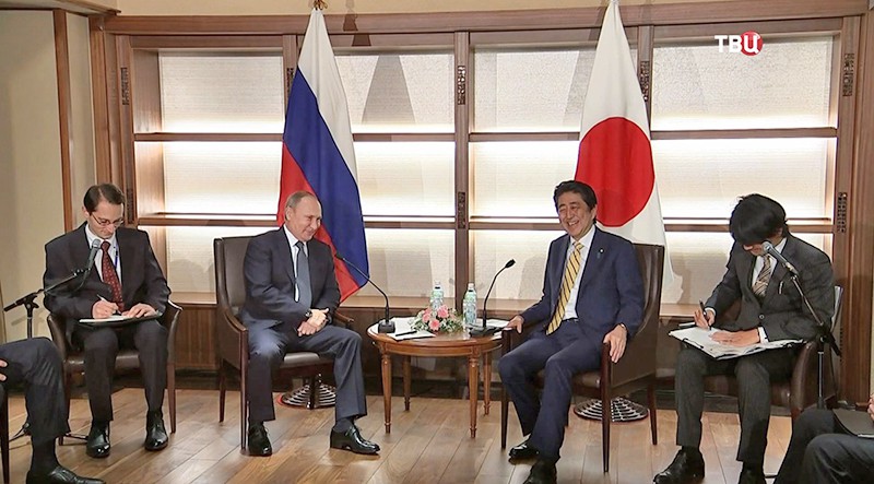 Премьер-министр Японии Синдзо Абэ и Владимир Путин