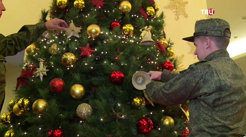 Новогодняя елка на авиабазе "Хмеймим"