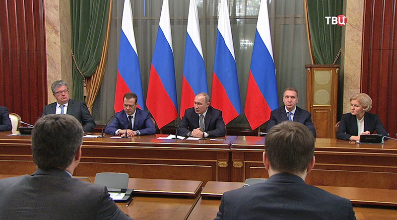 Владимир Путин на встрече с правительством