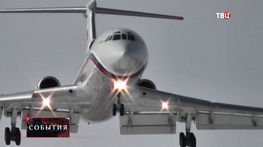 Самолет Ту-154 