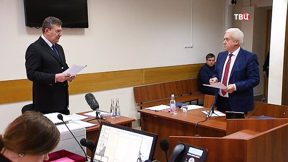 Виктор Янукович и бывший депутат Верховной Рады Владимир Олейник в суде