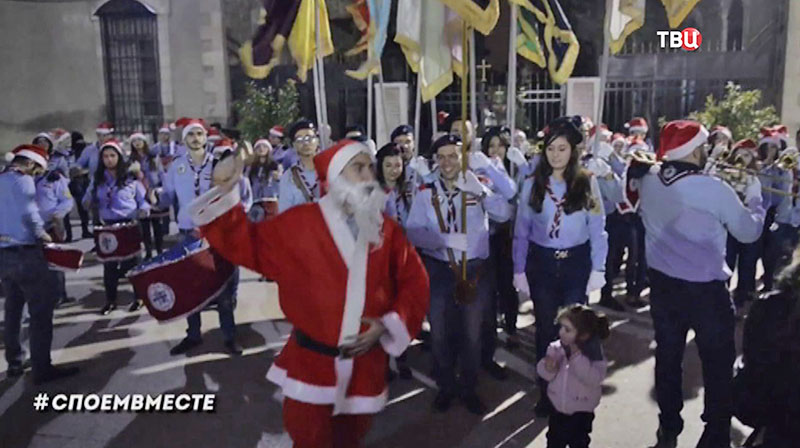 Жители Дамаска поздравляют россиян с Новым годом и Рождеством