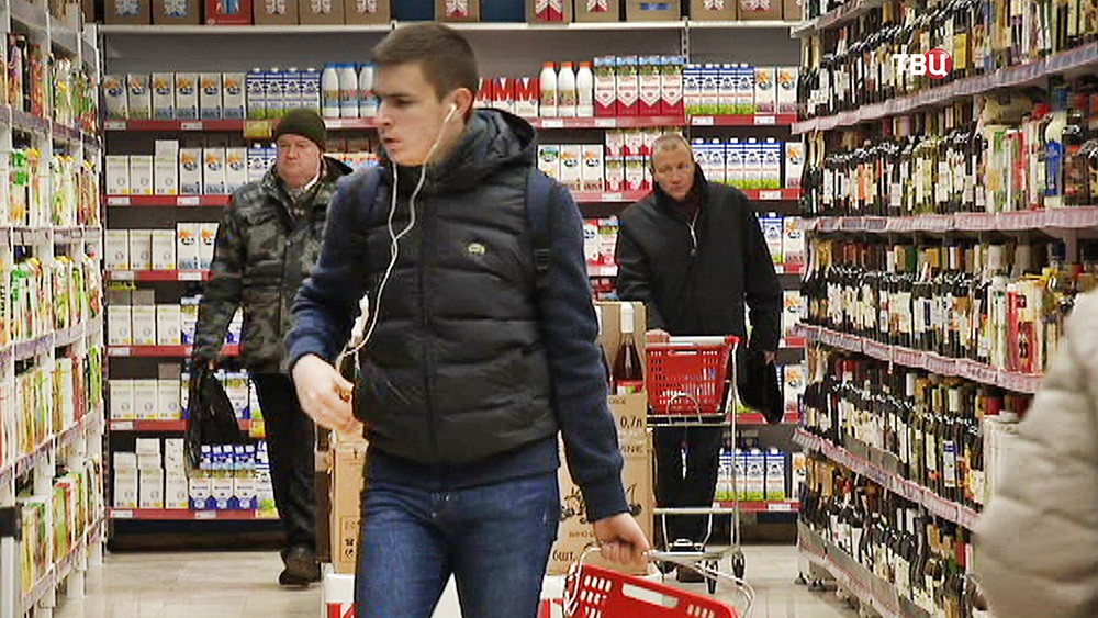 Покупатели в супермаркете