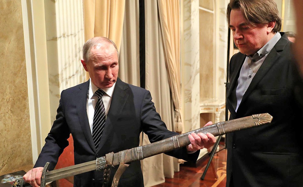 Владимир Путин на встрече со съёмочной группой фильма "Викинг"