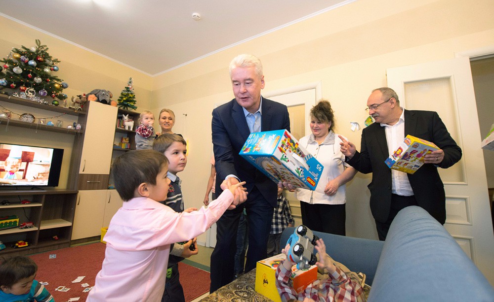 Сергей Собянин поздравляет детей с Новым годом