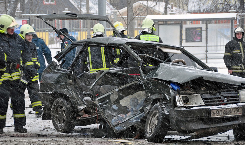 Последствия ДТП с участием двух автомобилей на Ярославском шоссе