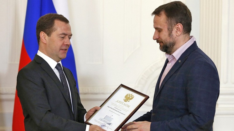 Дмитрий Медведев награждает журналистов правительственными премиями