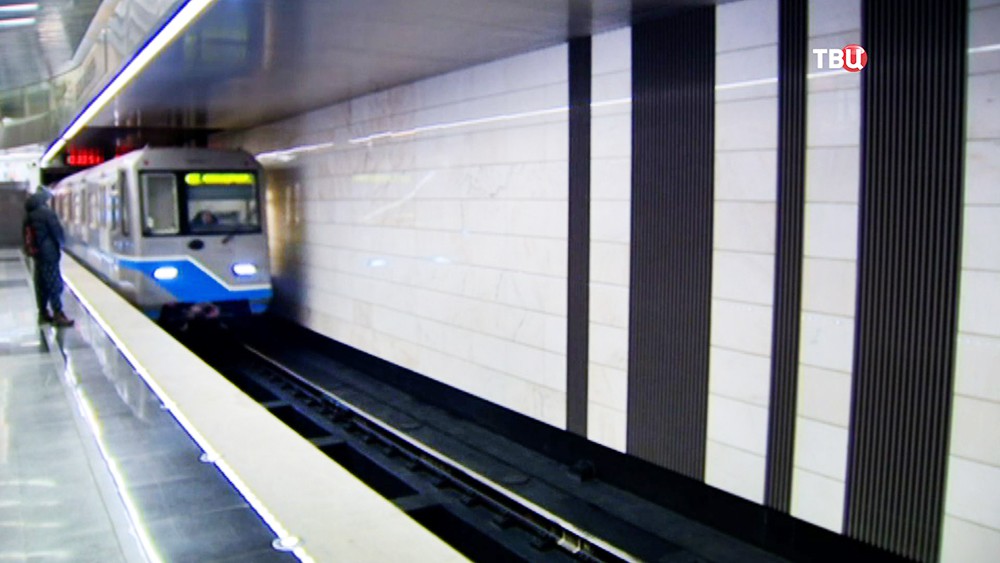 Метро третьяковская калининской линии. 81-717 калининская линия. Метро русич на солнцевской линии. 81 717. Поезда на калининской линии.