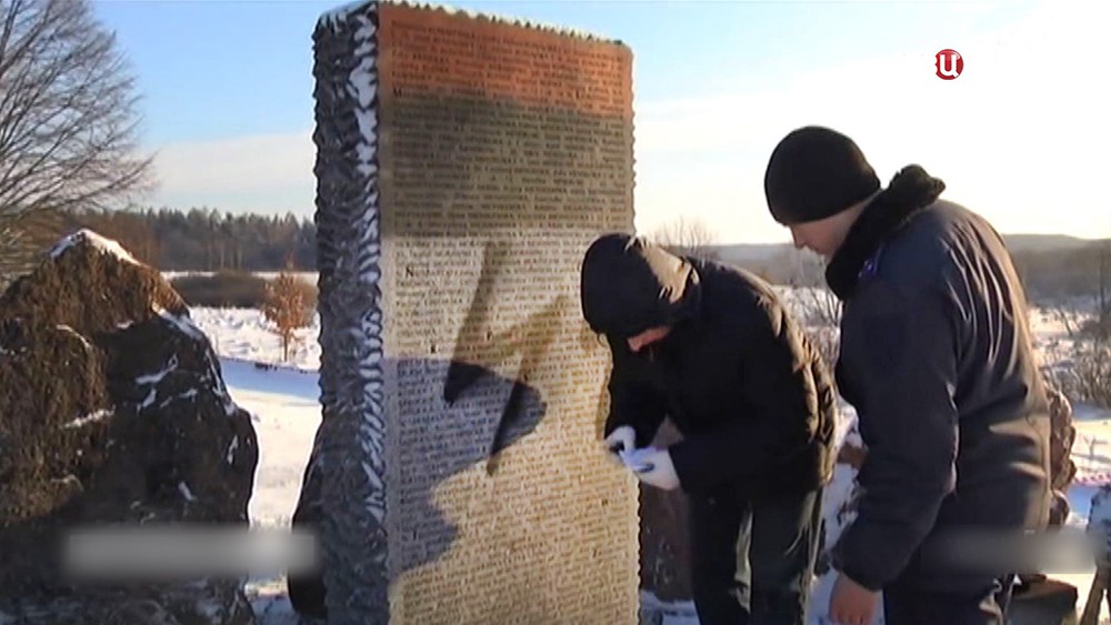 Украинские радикалы осквернили польский мемориал