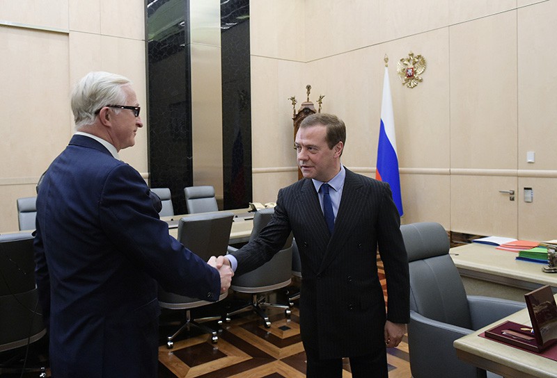 Председатель правительства России Дмитрий Медведев и президент Российского союза промышленников и предпринимателей Александр Шохин
