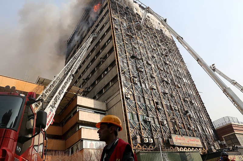 Обрушение многоэтажного дома в Тегеране