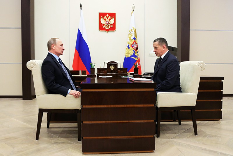 Владимир Путин и Юрий Трутнев во время встречи 
