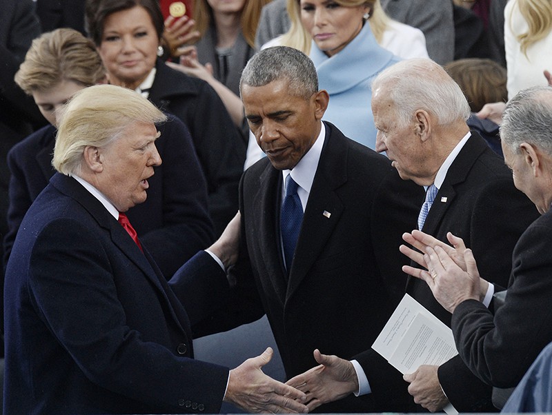 Президент США Дональд Трамп, бывший президент США Барак Обама и бывший вице-президент США Джо Байден (слева направо)