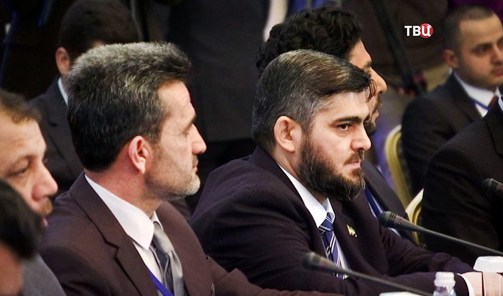 Глава делегации сирийской оппозиции Мухаммед Аллуш из группировки "Джейш аль-Ислам" на переговорах в Астане