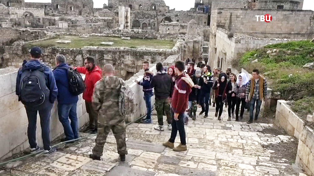 Туристы в Цитадели Алеппо