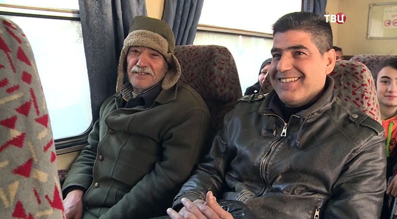 Жители Сирии в поезде 