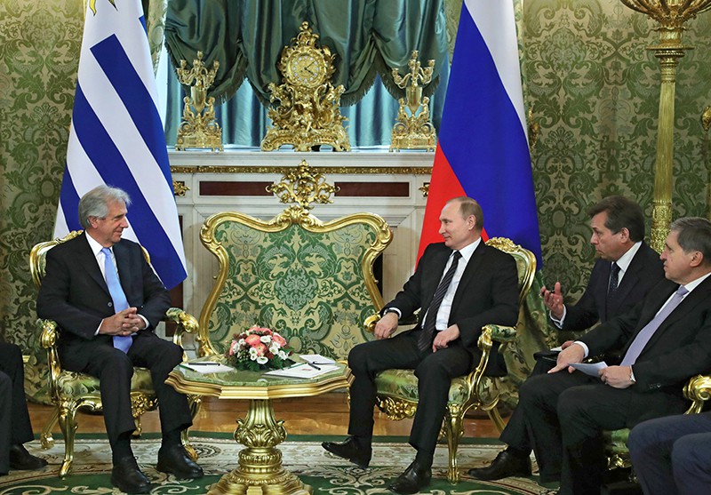 Президент России Владимир Путин и президент Уругвая Табаре Васкес
