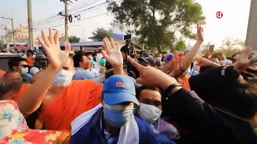 Потасовка буддийских монахов с полицейскими в Бангкоке