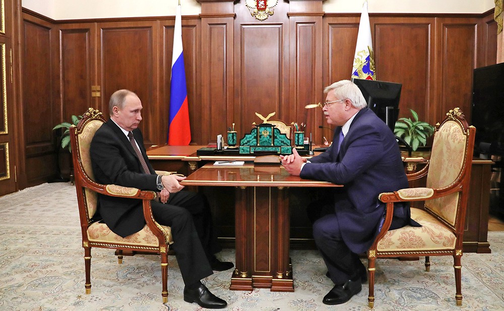 Президент России Владимир Путин и губернатор Томской области Сергей Жвачкин