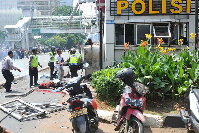 На месте взрыва в Индонезии 