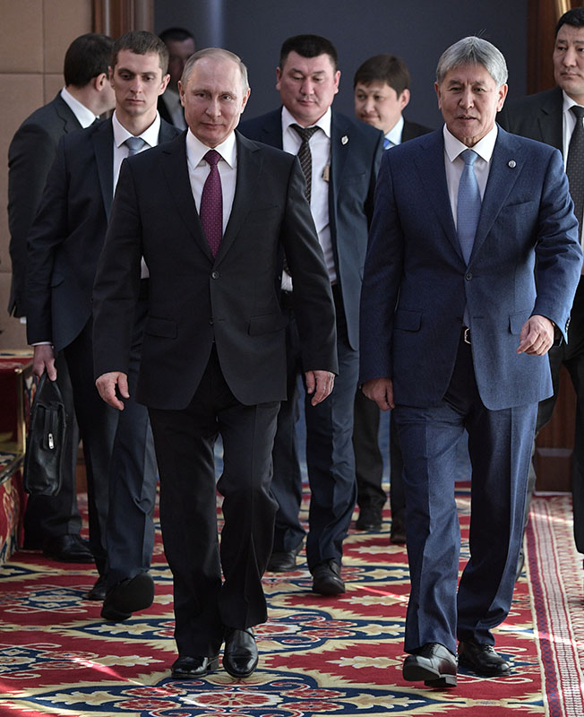 Президент России Владимир Путин и президент Киргизии Алмазбек Атамбаев
