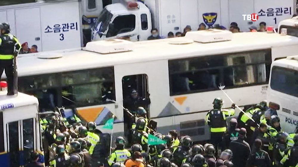 Уличные беспорядки в Южной Корее
