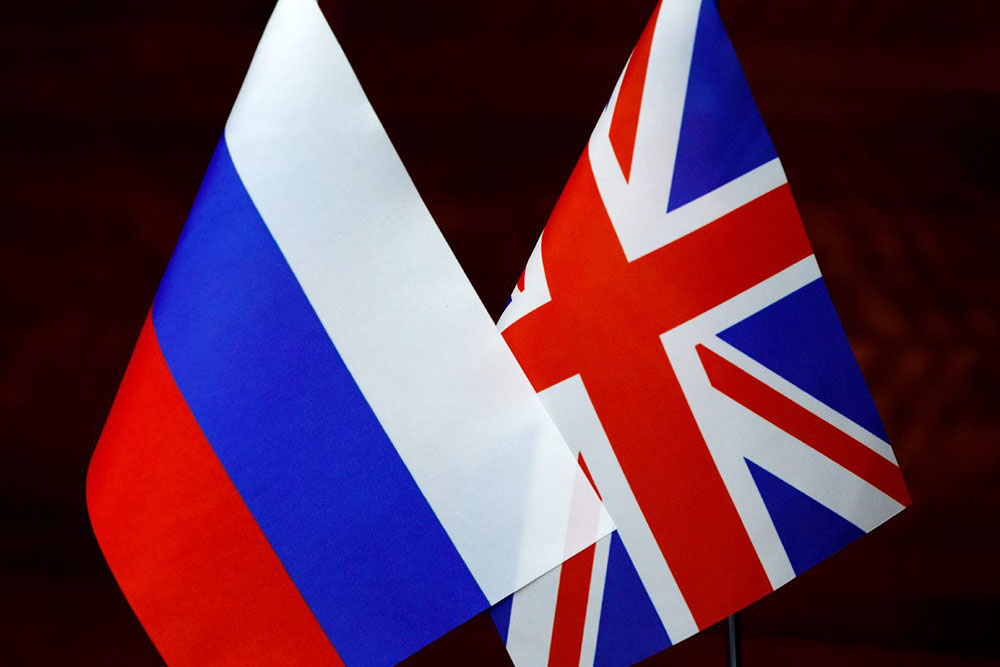Флаги России и Великобритании