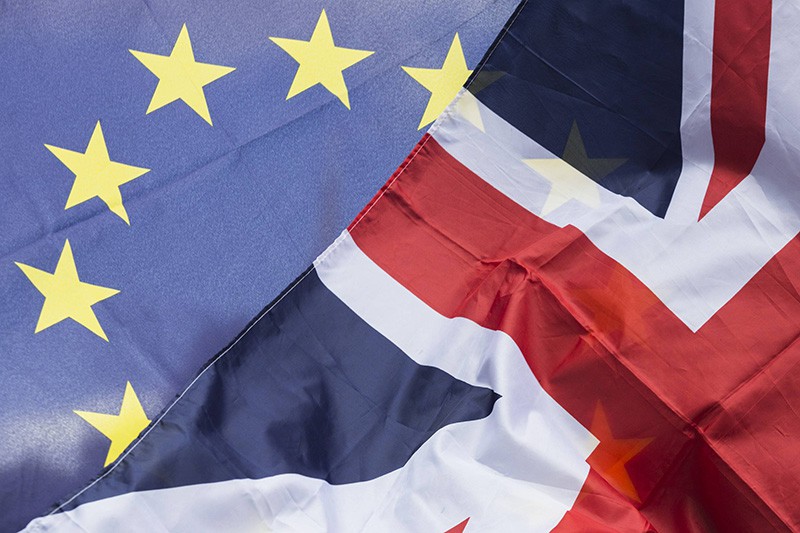Флаги Евросоюза и Великобритании 