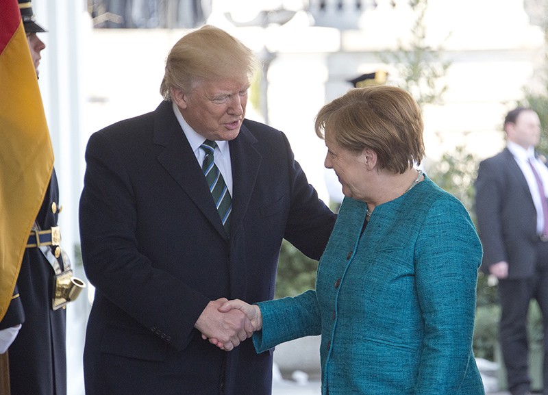 Президент США Дональд Трамп и канцлер Германии Ангела Меркель во время встречи 