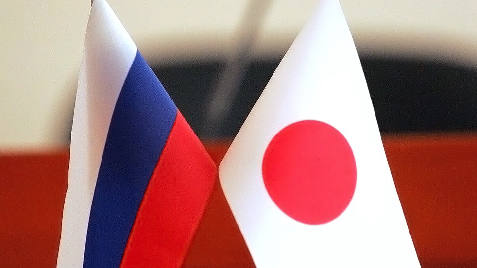 Флаги России и Японии