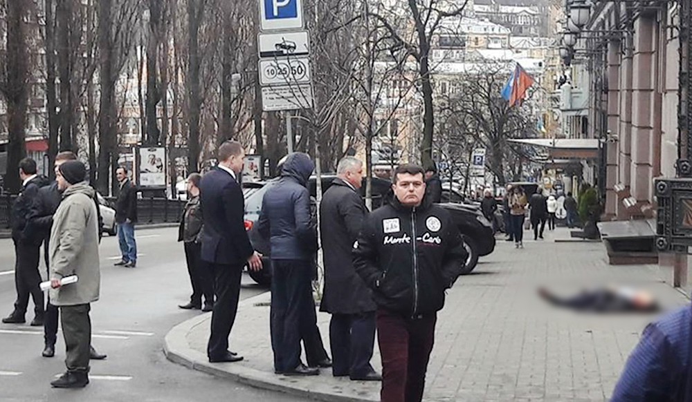 Место убийства бывшего российского парламентария Дениса Вороненкова в Киеве
