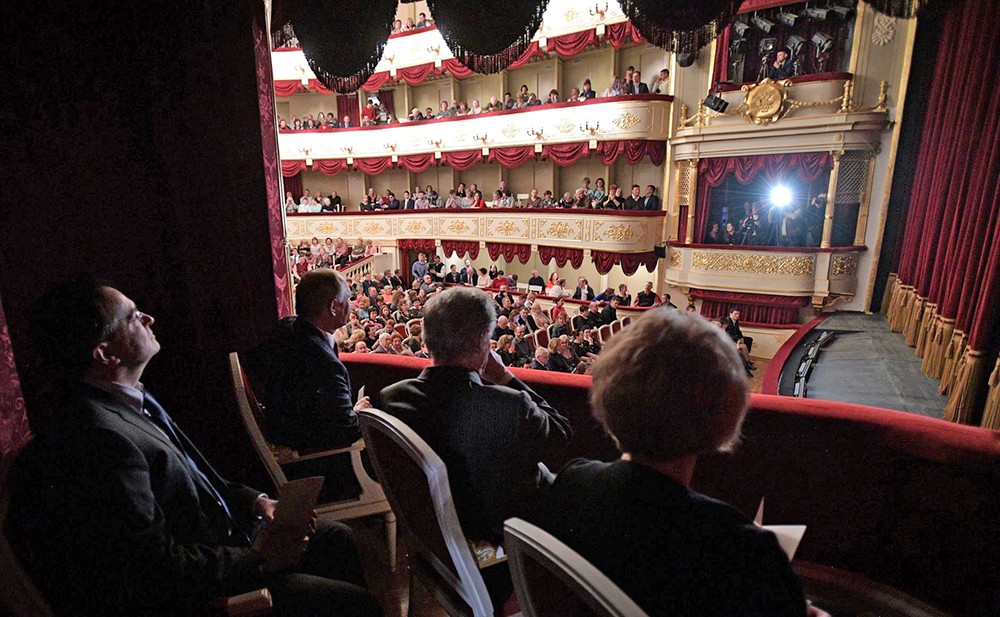 Президент России Владимир Путин на спектакле в Малом театре