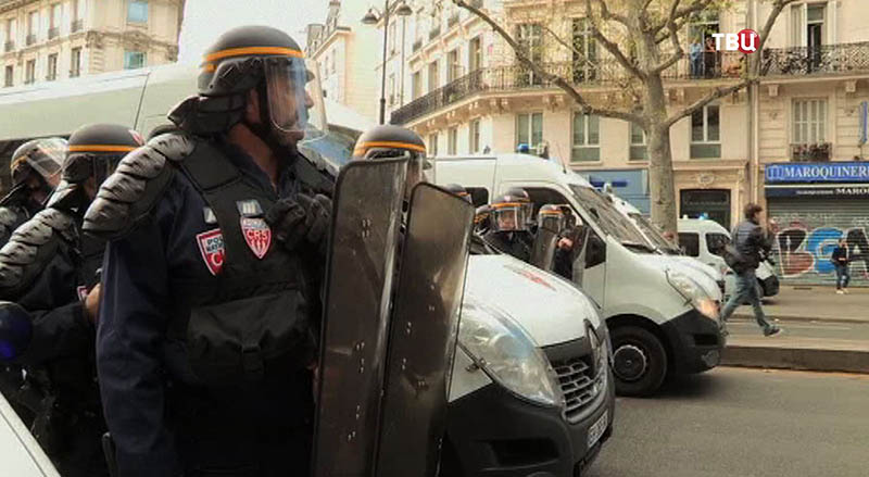 Митинг против полицейского произвола в Париже