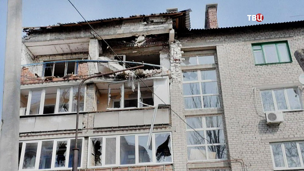 Последствия обстрелов жилых кварталов Донбасса