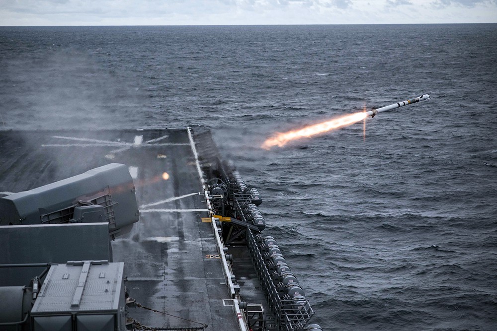 Пуск ракеты с корабля ВМС США