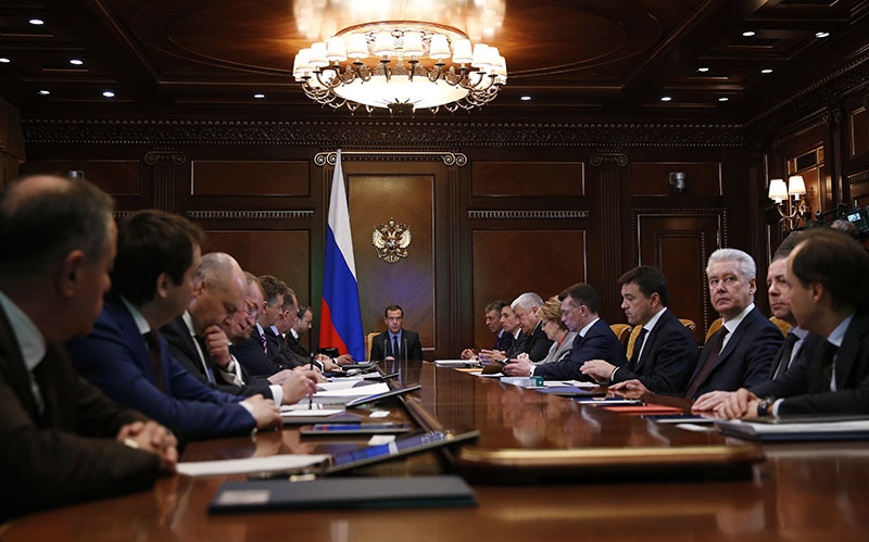 Председатель правительства России Дмитрий Медведев проводит заседание 