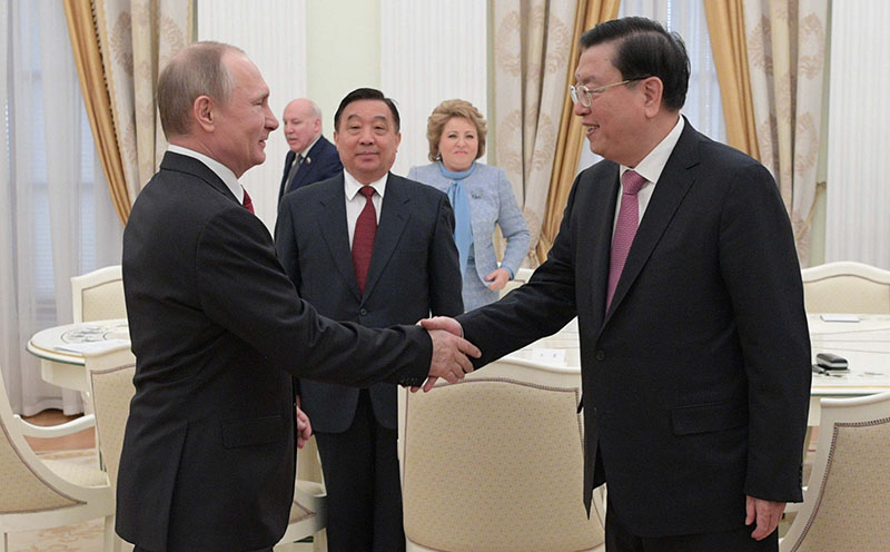 Владимир Путин и Чжан Дэцзян во время встречи