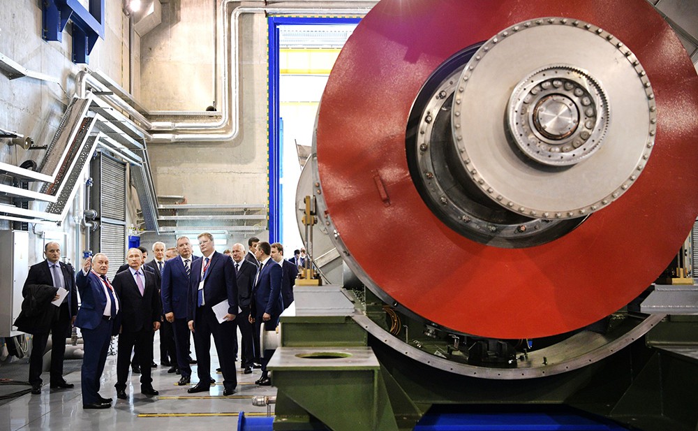 Владимир Путин посетил научно-производственное объединение "Сатурн"
