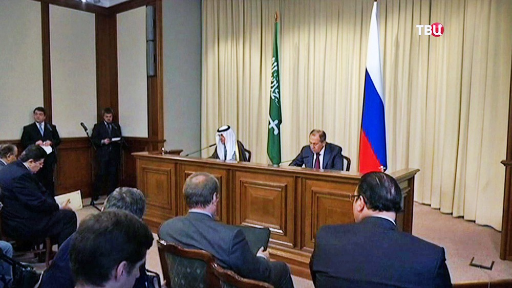 Глава МИД России Сергей Лавров и министр иностранных дел Саудовской Аравии Адель Аль-Джубейр  