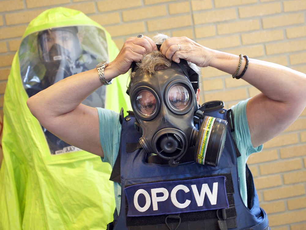 Сотрудники Организации по запрещению химического оружия (ОЗХО)