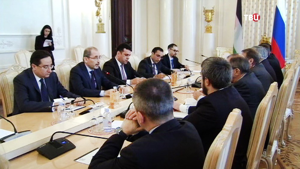 Глава МИД России Сергей Лавров на встрече со своим коллегой из Иордании Айманом ас-Сафади