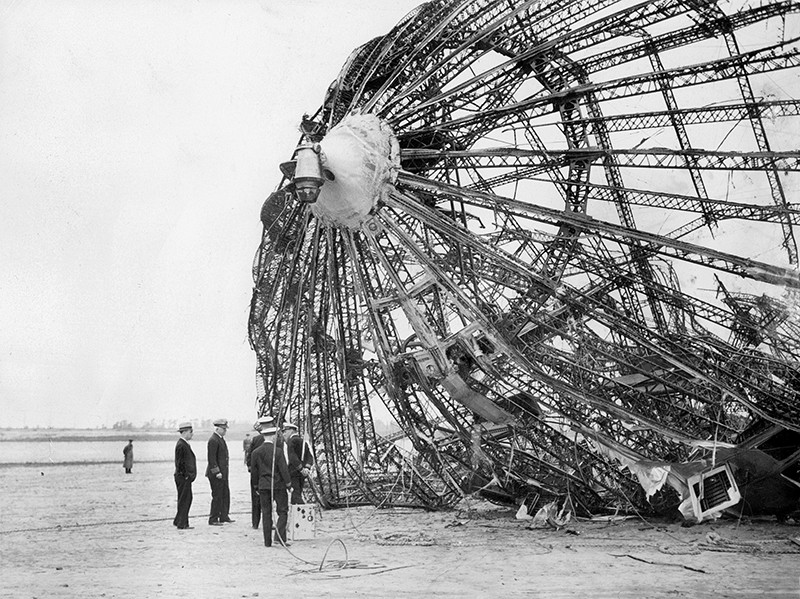 Дирижабль LZ 129 "Гинденбург" после катастрофы 