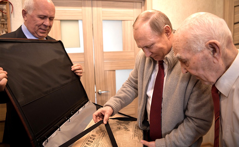 Владимир Путин поздравил с юбилеем своего экс-начальника по работе в КГБ Лазаря Лазаревича Матвеева