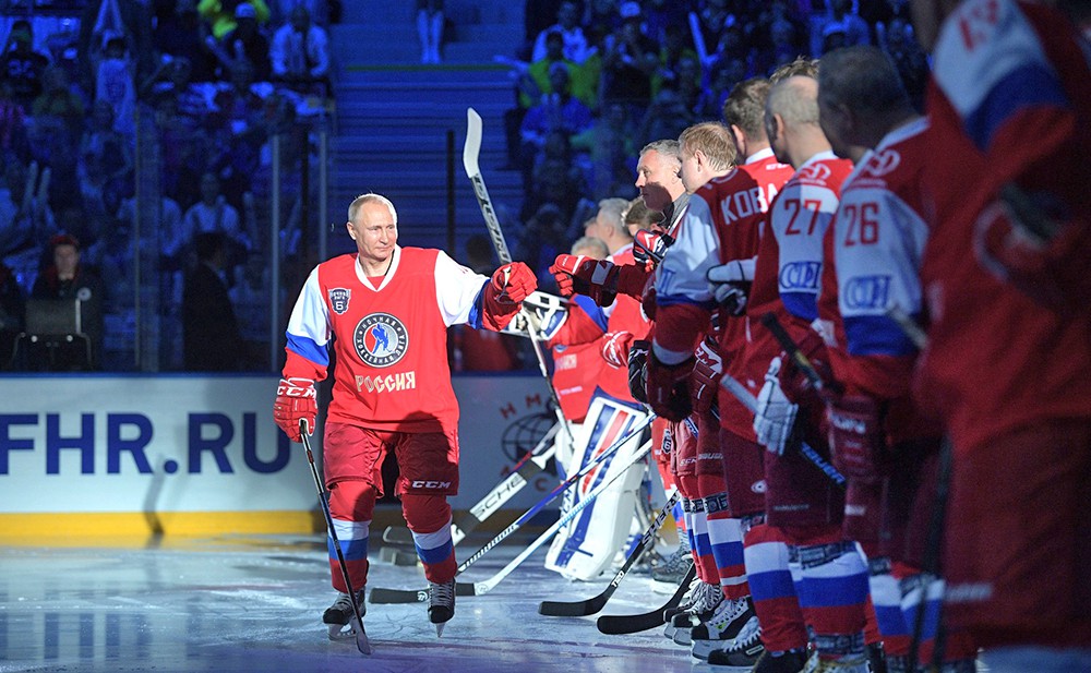 Президент России Владимир Путин принял участие в хоккейном матче