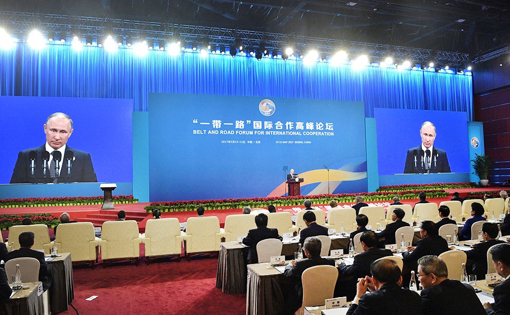 Владимир Пктин выступает на Международном форуме "Один пояс, один путь" в Китае