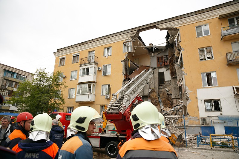 На месте взрыва бытового газа в жилом доме в Волгограде